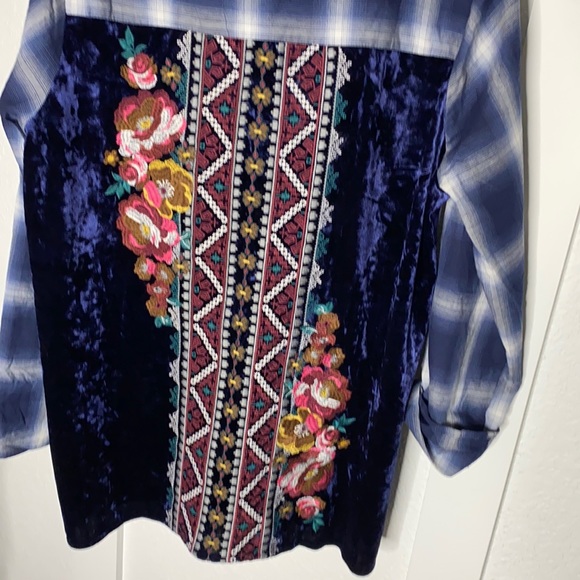 Brand new Floral Embroidery button down top. - Picture 5 of 6